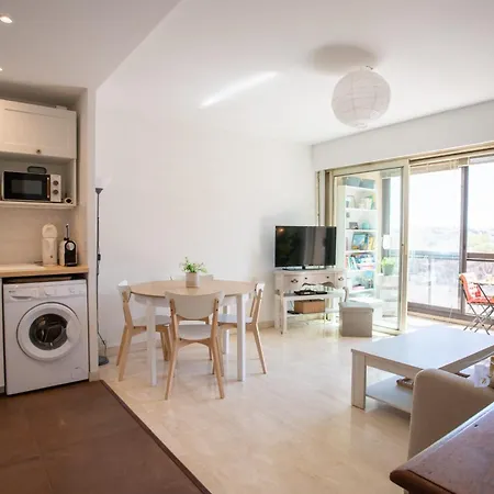 Bright Pied-a-terre Wilsonantibes 公寓 *