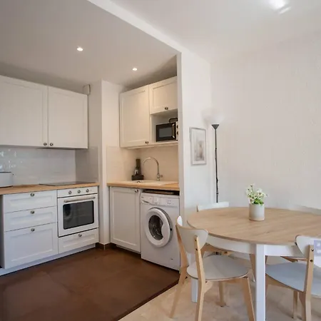 Bright Pied-a-terre Wilsonantibes Daire Antibes